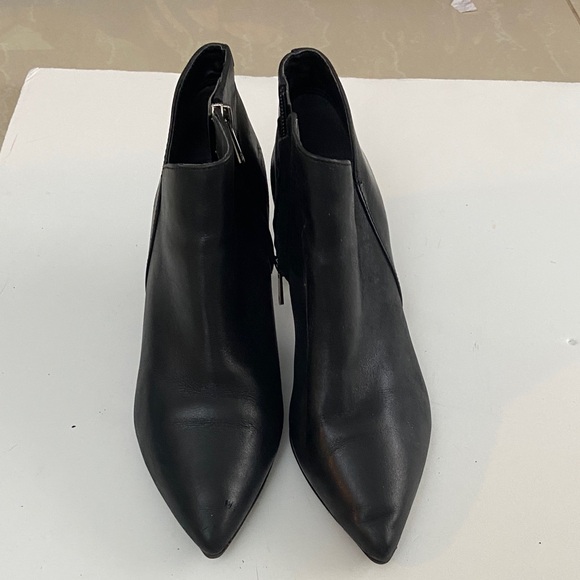 Elegant Black Ankle Booties - Picture 1 of 6